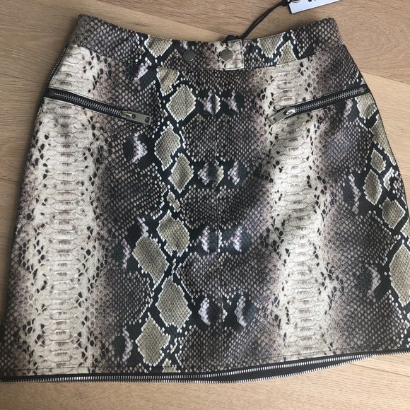 NEW WITH TAGS I.AM.GIA Women’s Jagger SnakeSkin Skirt Small - Picture 2 of 4